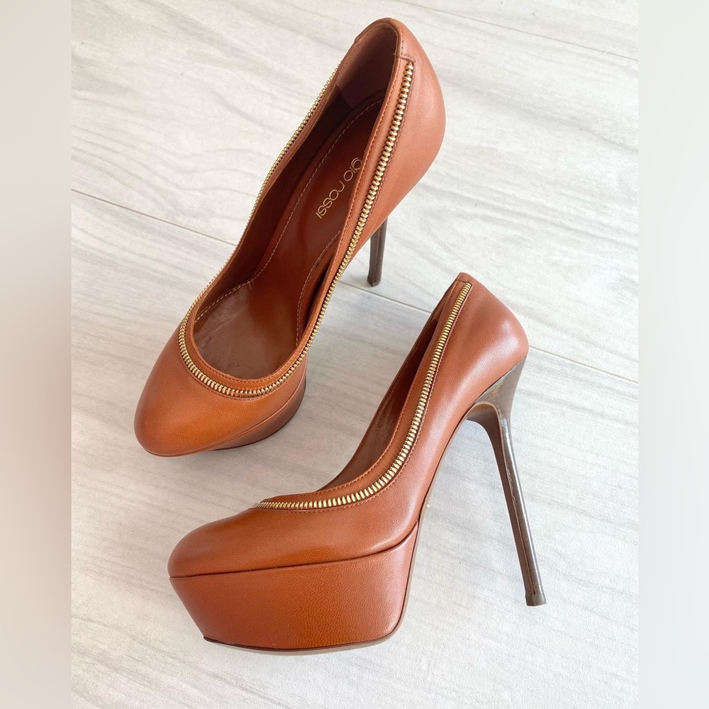 SERGIO ROSSI camel platform pumps w/gold zipper detail. Size 37